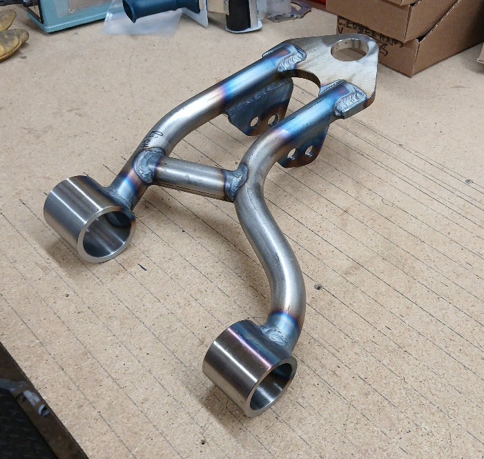 03-11 CROWN VIC - LOWER CONTROL ARM SET - A SHAPE - 1" SHORT PER SIDE - FOR STRUTS OR COILOVERS