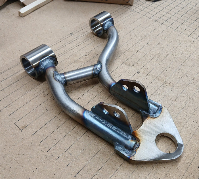 03-11 CROWN VIC - LOWER CONTROL ARM SET - A SHAPE - 1" SHORT PER SIDE - FOR STRUTS OR COILOVERS
